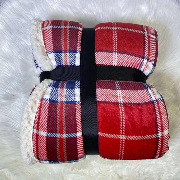 ✨SALE✨Red Plaid Micromink Sherpa Throw - Picture 2 of 3